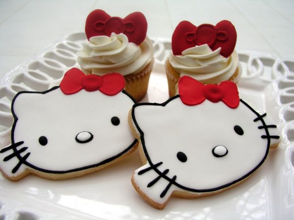 Hello Kitty Cookies & Cupcakes