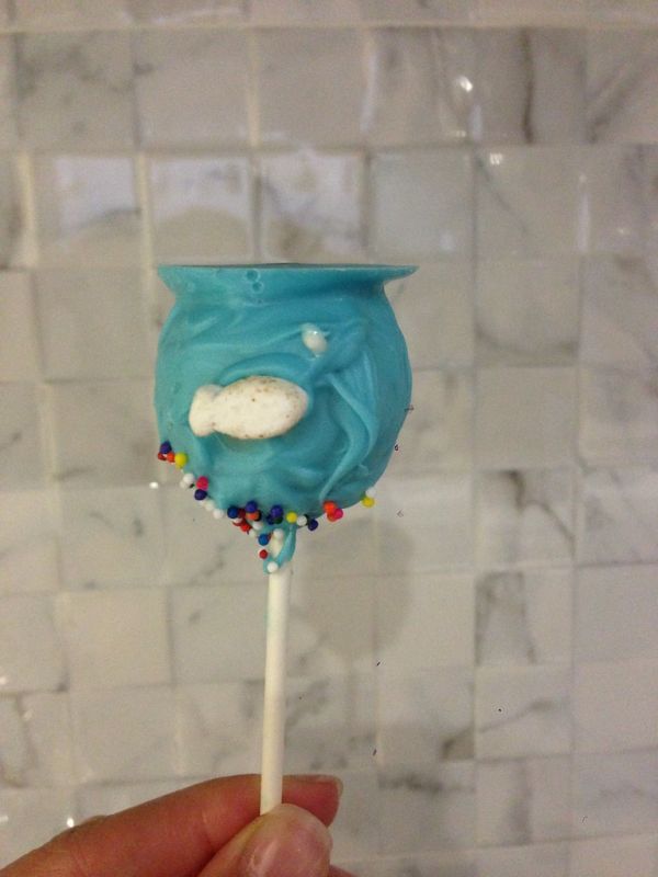 making fish bowl cake pops for Kira's mermaid birthday party
