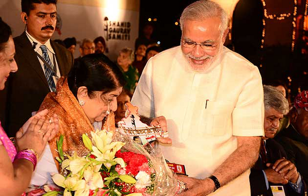 Narendra Modi marks 51 years of 'Ae Mere Vatan Ke Logon' at Mumbai
