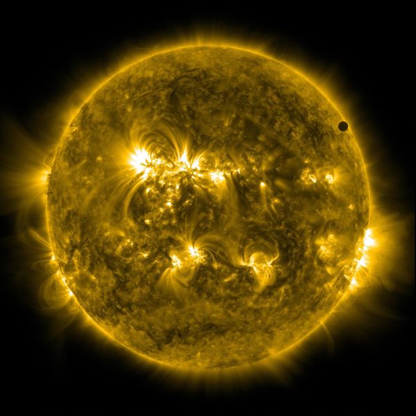 SDO's Ultra-high Definition View of 2012 Venus Transit - 171 Angstrom