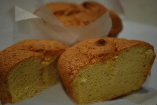 Insides - Paper-Wrapped Sponge Cakes - photo by Julia1