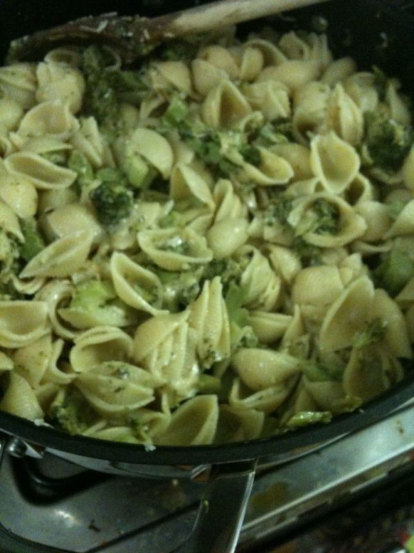 Pasta with broccoli, anchovies and chilli