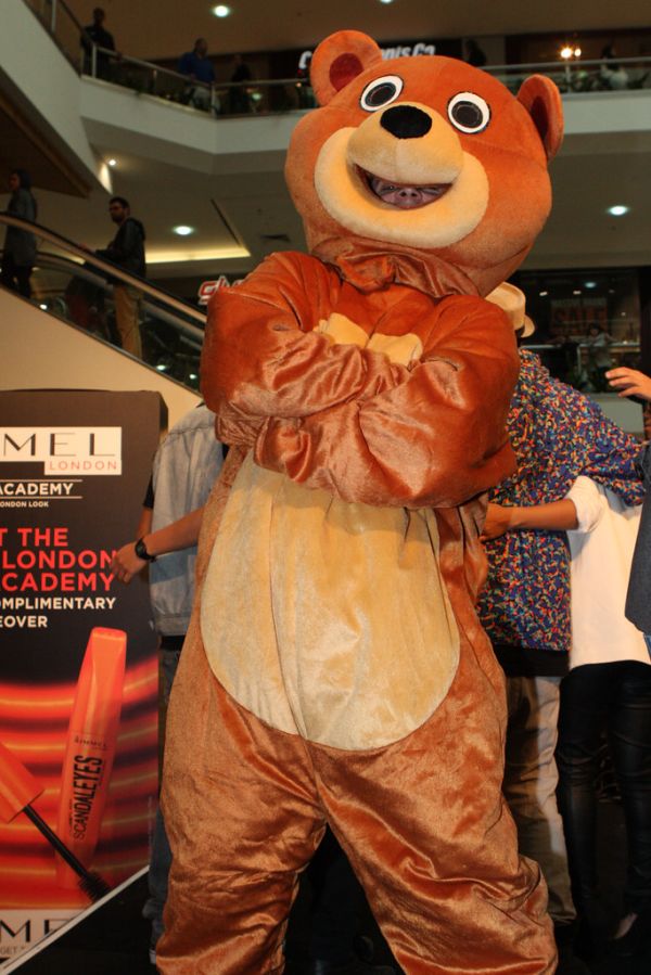 Johnny Ruffo, Rimmel, Girlfriend model search