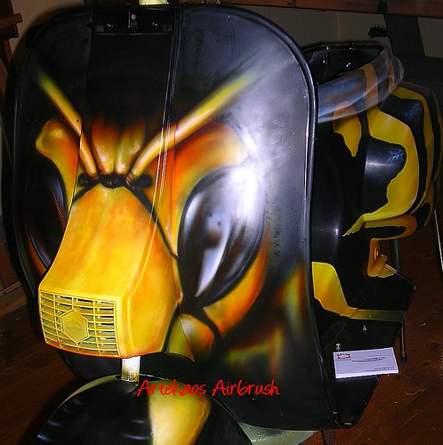 Wasp on Vespa 50 Kustom Airbrush