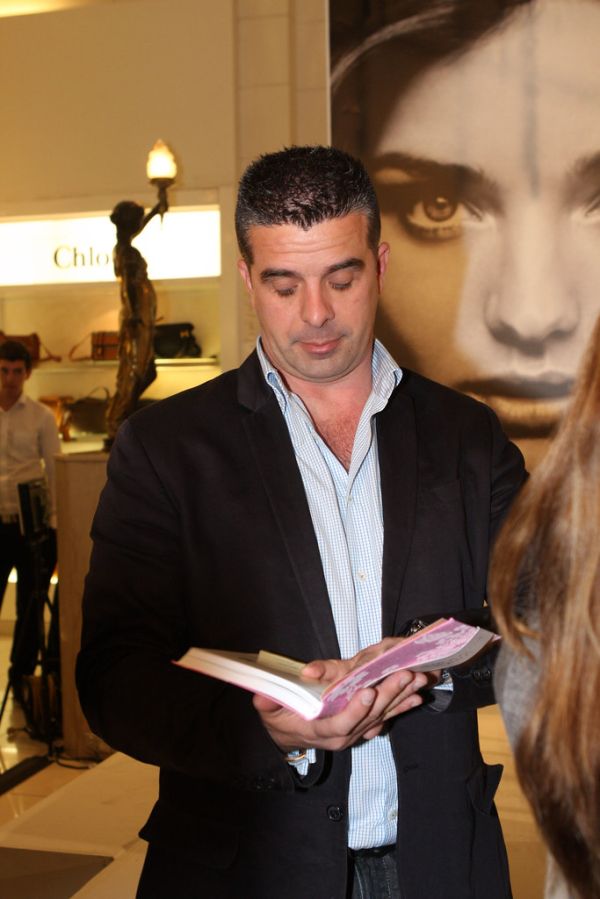 David Jones Fashion Ambassador Miranda Kerr in store book signing, Kora Organics