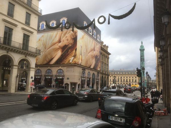 Charlize Theron am Place Vendôme