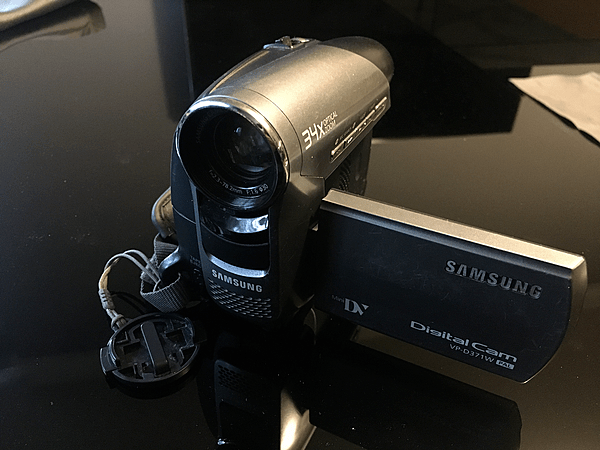 Samsung Mini-DV camcorder VP-D371W