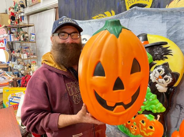 Sunhill Pumpkin Light Up Blow Molded Outdoor Decor Concept, Design and artwork by MiMo, Mike Mozart, Pics by Mike Mozart