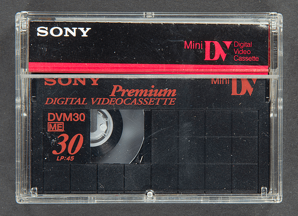 File:Sony-mini-dv hg.jpg