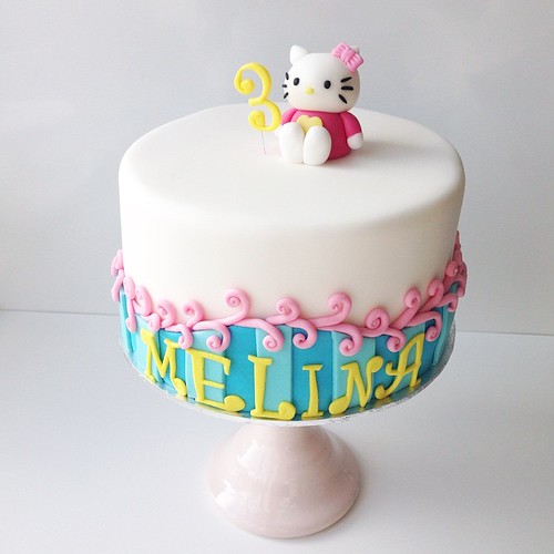 Hello Kitty cake