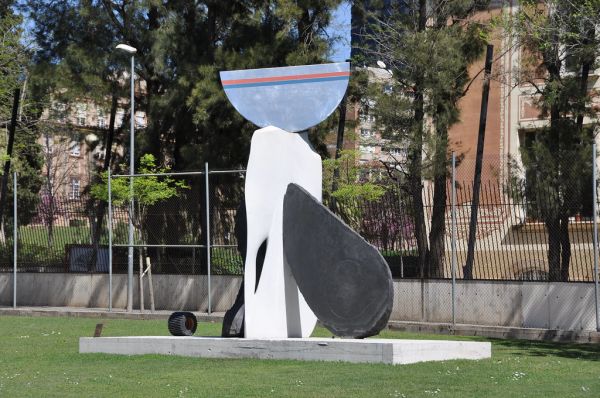 La barca del Barça, de Xavier Corberó (1987) Recinte de la Masia del FC Barcelona, Barcelona