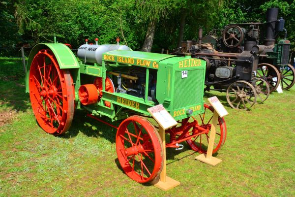 Woolpit Steam Rally, Vintage Tractors, Heider Rock Island Plow Co D 9-16 1919