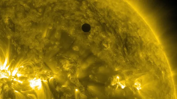 SDO's Ultra-high Definition View of 2012 Venus Transit - 171 Angstrom