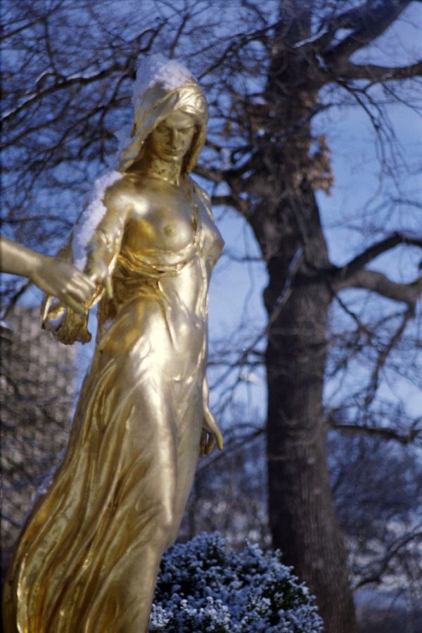 Dresden Klassik, Bürgerwiese, Mozart-Brunnen im Winter