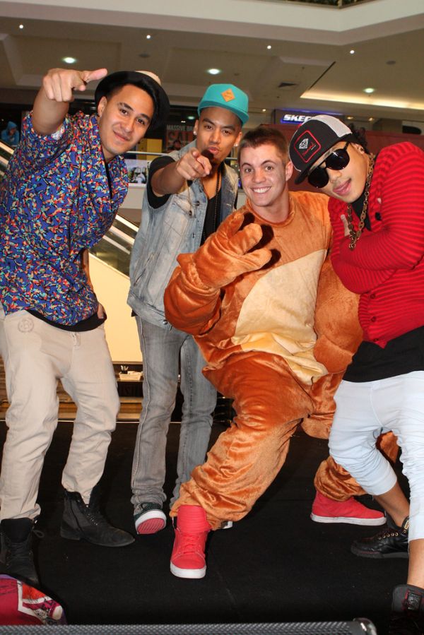 Johnny Ruffo, Rimmel, Girlfriend model search