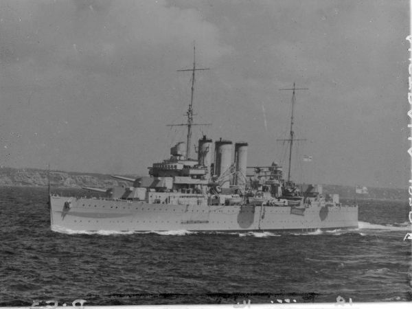 Oct 19, 1939: the three funnel heights of HMAS AUSTRALIA [II] - prob. Damien Peter Parer, Green Collection SLV.