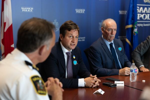 Premir John Horgan visits Saanich Police Department