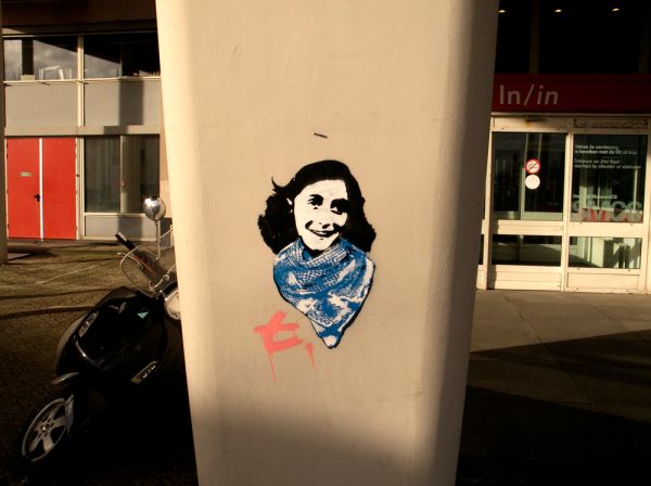 vespa with stenciled Anne Frank, Amsterdam