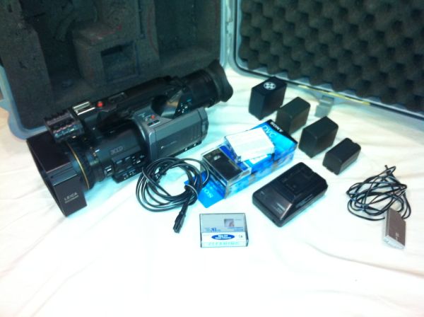 Panasonic DVX100A Camcorder (Mini DV) + head, tripod, pelican case, accessories