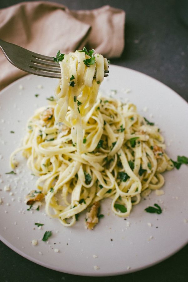 Walnut, Parsley and Parmesan Linguine