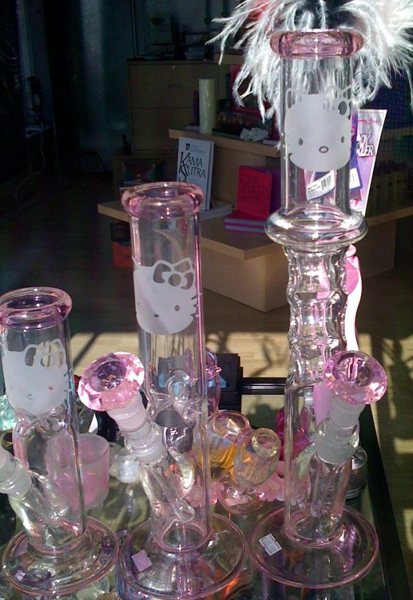 Hello Kitty Bong