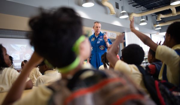 Astronaut Drew Feustel at John Burroughs Elementary School (NHQ201905070006)