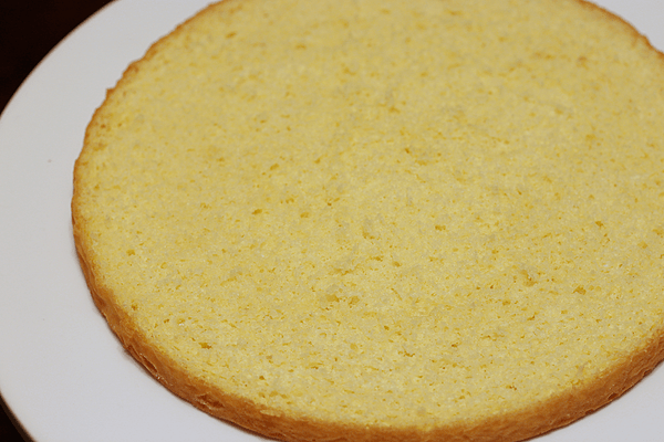 File:Half a sponge cake (4366917360).jpg