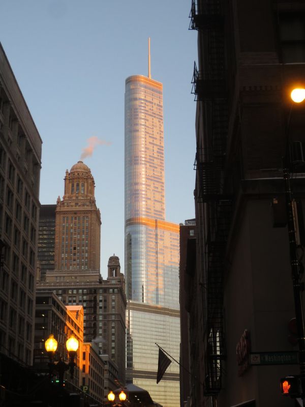Sunrise on Trump Tower (pre-signage, from Wabash Ave)