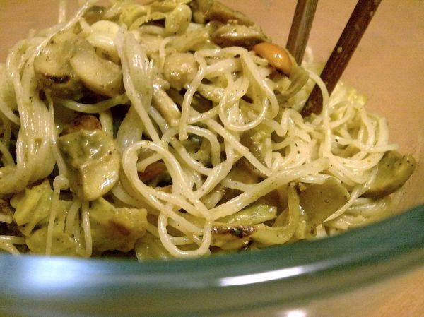 Vegan curried coconut milk noodles / Fideos de arroz con leche de coco y curry