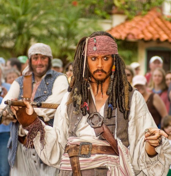 Johnny Depp live on the set as Captain Jack Sparrow