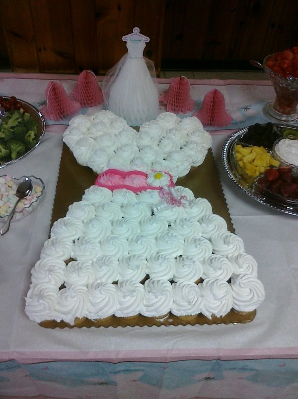 my little cousin's bridal shower cupcake-cake.