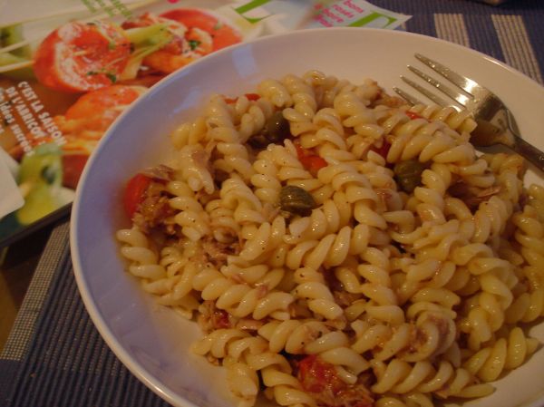 Pasta with Tuna, Tomato and Capers