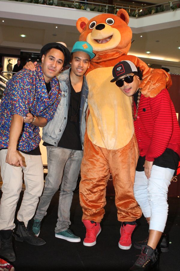 Young Men Society, Johnny Ruffo, Rimmel, Girlfriend model search