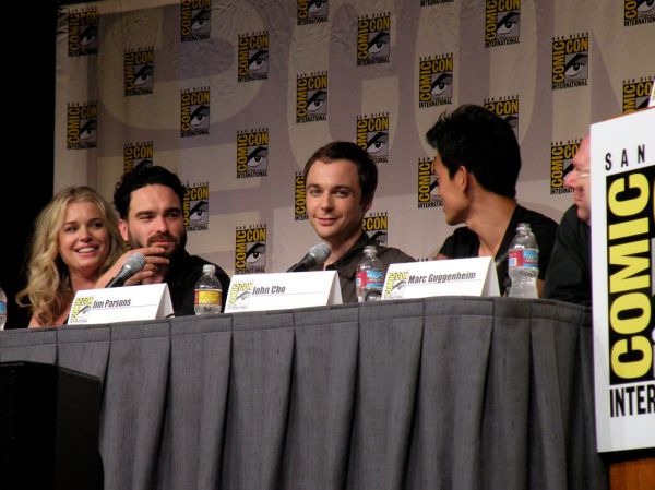 Jim Parsons, Johnny Galecki, John Cho, Rebecca Romijn (TV Guide panel)