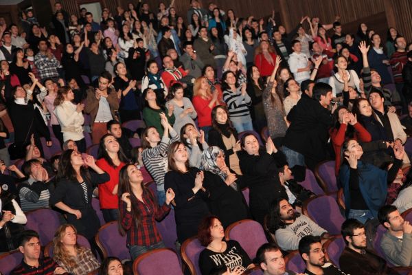 Barış Manço anma gecesinde izleyiciler