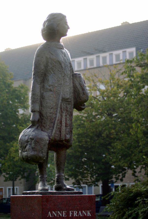 Anne Frank Statue