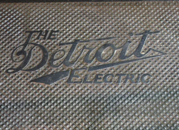 1914 Detroit Electric Car running board logo