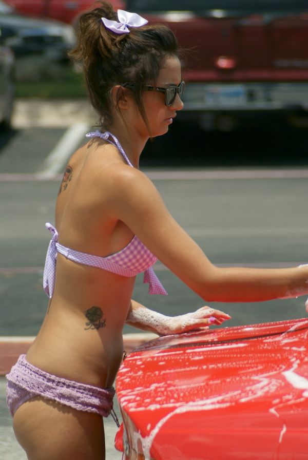 Twin Peaks Round Rock Bikini Car Wash