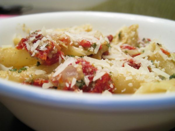 Sun-Dried Tomatoes & Artichoke Pasta