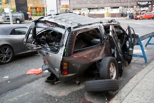 Car wreck in front of manhattan bridge