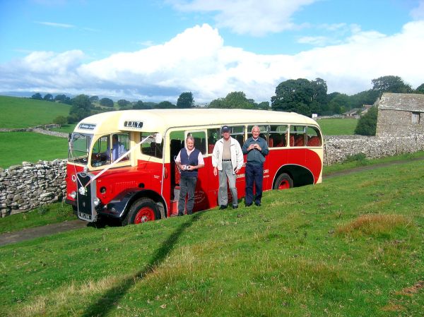 16965 (766) 01-09-2005 Cumbria Classic Coaches Guy Arab III MTJ 84 (440) with friends Neil Munro, Alan Travers and Jim Carter alongside when stopped in a country lane near Bowber Head, Ravenstonedale, England, United Kingdom.