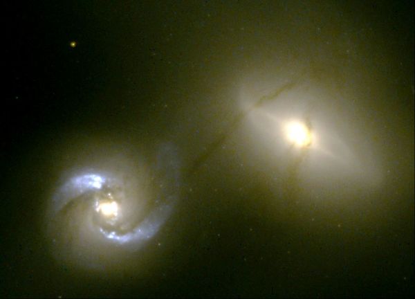 'Pipeline' Funnels Matter Between Colliding Galaxies NGC 1410 and NGC 1409