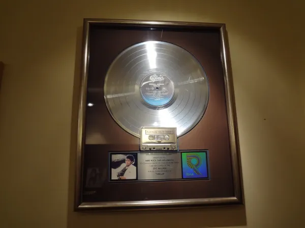 Musical Plate and tape