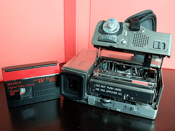JVC GR-DVM55U digital video camera