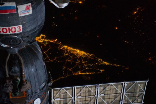 United Arab Emirates at Night (NASA, International Space Station, 06/07/14)