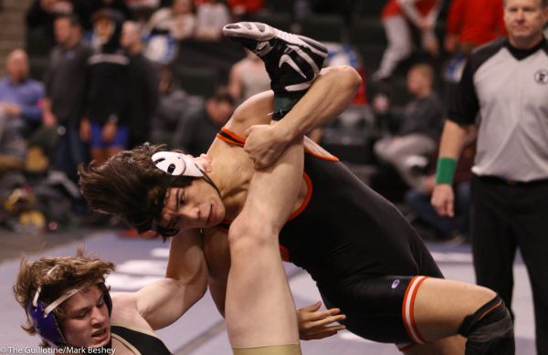 170 AAA Cole Han-Lindemyer (Farmington) over Gage Mueller (Waconia) MD 13-5. 220304MKA0073