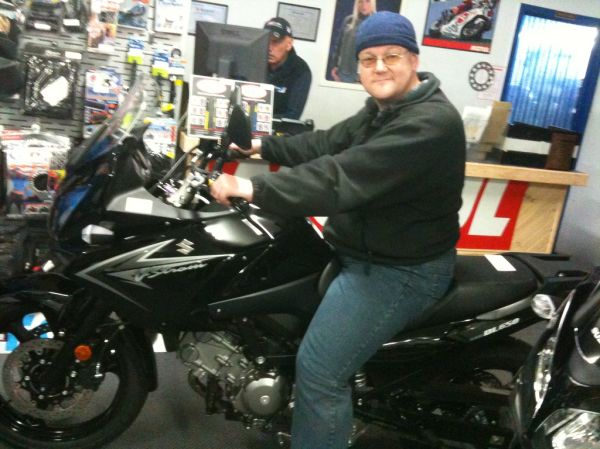 26.09.2009 Stephen Hucker on Black Suzuki DL-650 V-Strom 01