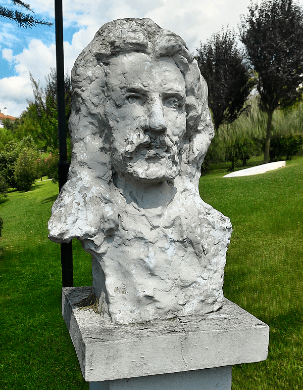 Barış Manço bust (cropped)
