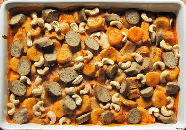 20110711 Vegan ''Flying Jacob'' - casserole of veg chicken, chili sauce, oat cream, bananas, veg sausage & cashews - RECIPE INCLUDED :)