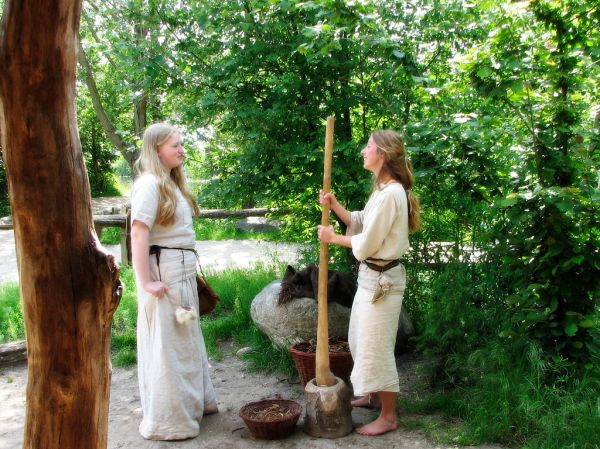 funnel beaker culture girls